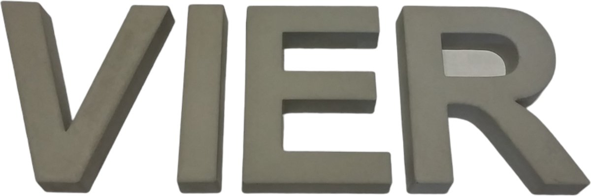 Betonnen letters. Huisnummer VIER 20 cm hoog