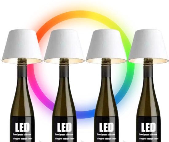 Quatre lampes à bouteille avec abat-jour blanc et 'LED' sur les bouteilles, sur fond arc-en-ciel.
