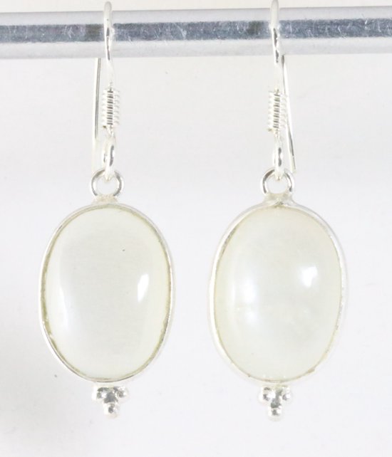 Boucles d'oreilles en argent fin avec pierre de lune blanche