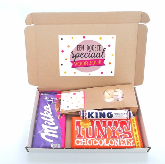 Foto: Cadeaupakketje speciaal voor jou brievenbus cadeau milka confetti chocolade tony chocolonely caramel zeezout king pepermunt hartjes cadeau