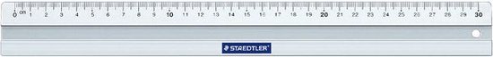 Aluminium liniaal van 30 cm van Staedtler met duidelijke centimeters en millimeters. Merknaam 'STAEDTLER' in blauwe letters.