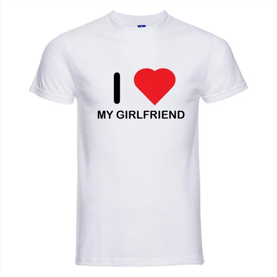 Wit T-shirt met de tekst 'I LOVE MY GIRLFRIEND' en een rood hart.