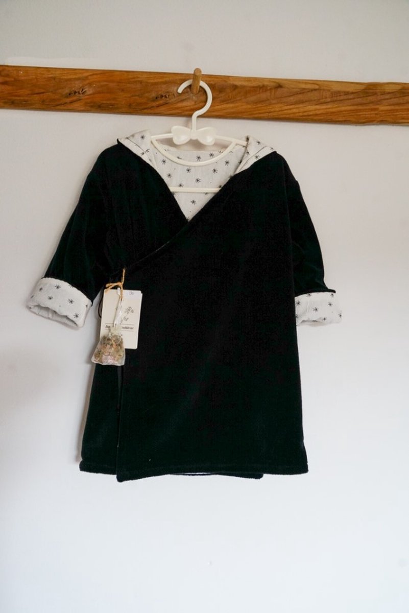 Baby-badjasje-jongen-zwart wit-maat 80-handgemaakt (Sweet baby Bedstraw)