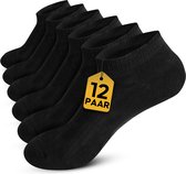 Zes zwarte enkelsokken op een rij, met een geel label '12 PAAR'.