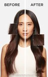 Voor-en-nafoto van een vrouw met lang, donker haar dat glanzender en zachter is na gebruik van Kérastase Elixir Ultime haarolie.