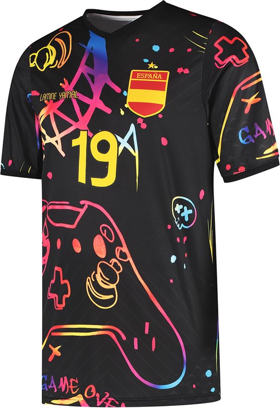 Zwarte voetbalshirt met veelkleurige graffiti-stijl opdruk van gamecontrollers, nummer 19 en España-logo.