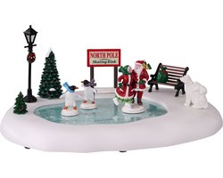 Lemax - 'North Pole Skating Rink' - Figuur met animatie - Exclusief adapter (werkt ook op batterijen)