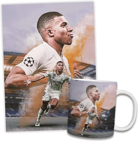 Affiche et mug représentant Kylian Mbappé en tenue blanc du Real Madrid, portant "Emirates Fly Better" sur la poitrine.