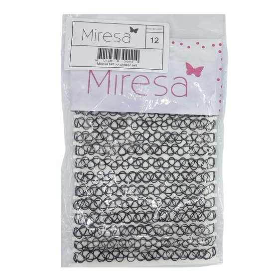Verpakking met 12 zwarte Miresa tattoo choker kettingen.