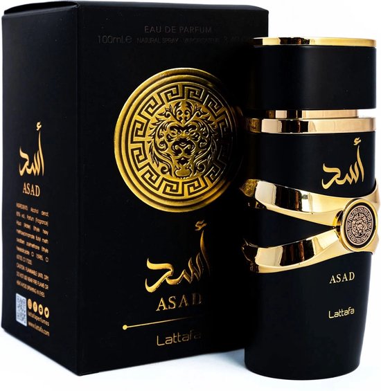 Boîte et flacon noirs avec des détails dorés. Le flacon présente une bande dorée et le texte 'ASAD' en lettres arabes dorées.