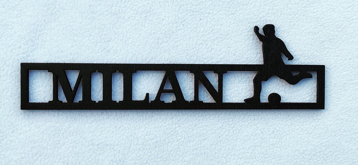 Gepersonaliseerde houten Voetbal Naambordje – Geef de Deur een Sportieve Touch! -zwart - 35x10cm