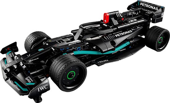Zwarte LEGO Formule 1 auto, zijaanzicht, met PETRONAS en IWC logo's.