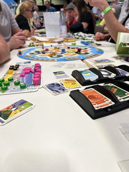 999 Games - CATAN - Nieuwe Energie - Bordspel - Gezelschapsspel - Inclusief houten speelstukken - Familiespel - Duurzaam spel