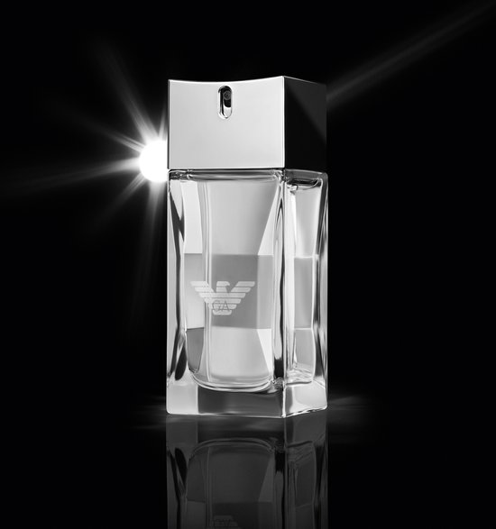 Armani Emporio Diamonds Eau de Toilette herenparfum in een glazen fles met zilveren dop en logo.
