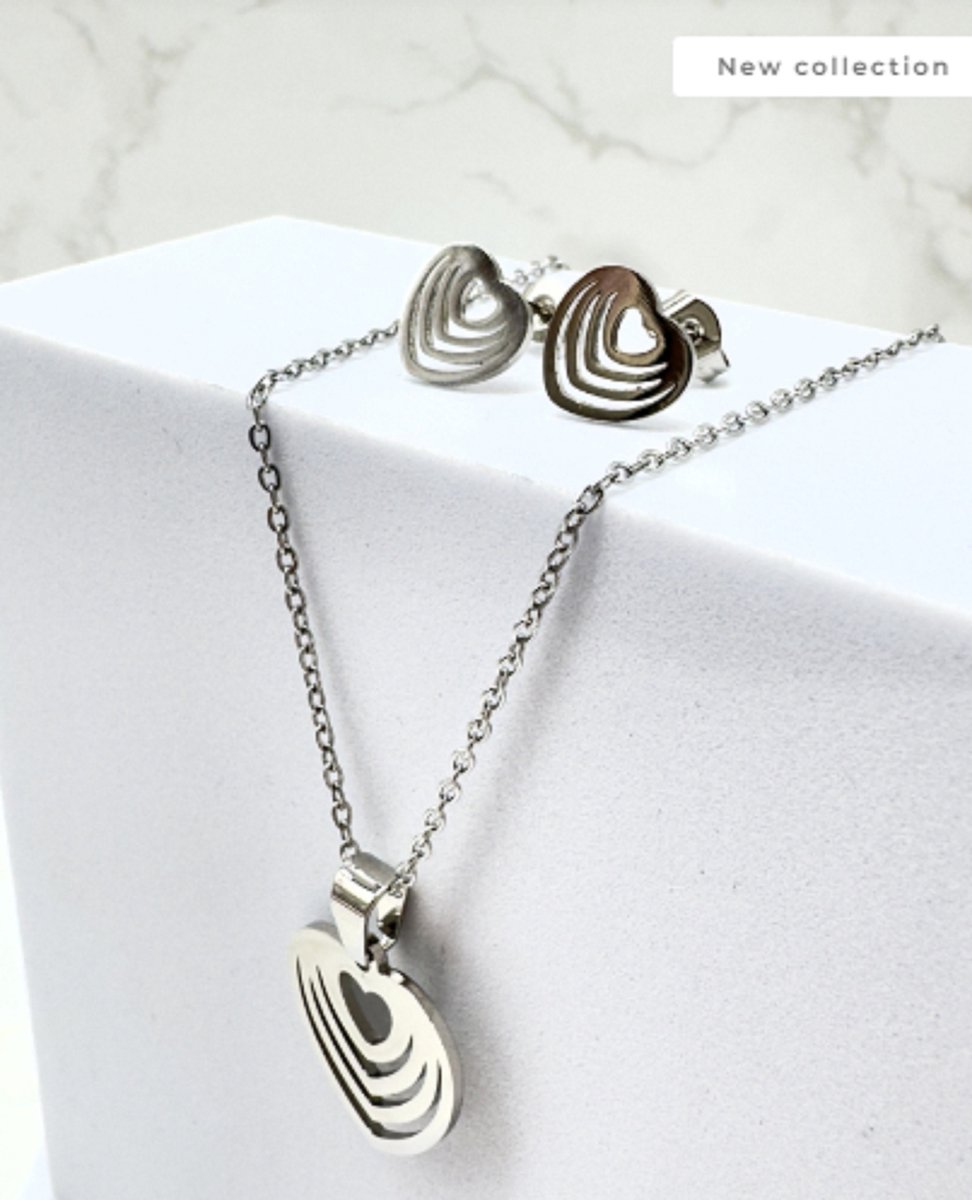 sieraden set - ketting met oorbellen - kleur zilver - oorstekers met hartje - ketting met hanger hart - RVS - stainless steel en nikkelfree - cadeau - kerst kado - mam - moeder - waterproof - nieuwe collectie