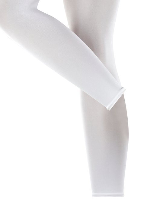 Detail van de onderkant van een witte legging.