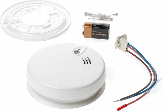 Witte rookmelder met montagedoorn, 9V batterij, plug en schroeven.
