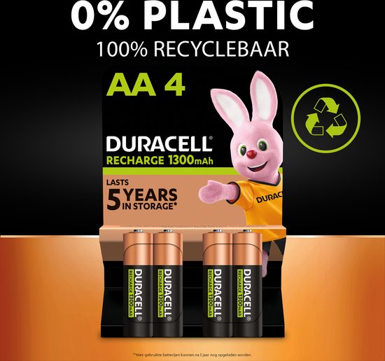 Vier Duracell AA oplaadbare batterijen, groen en koperkleurig, 1300 mAh, 100% recyclebaar, met Duracell konijn.