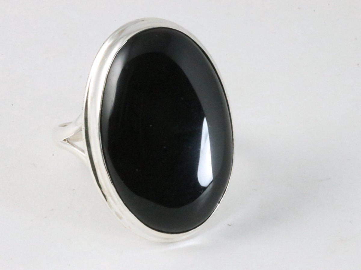 Grote ovale zilveren ring met onyx - maat 20.5