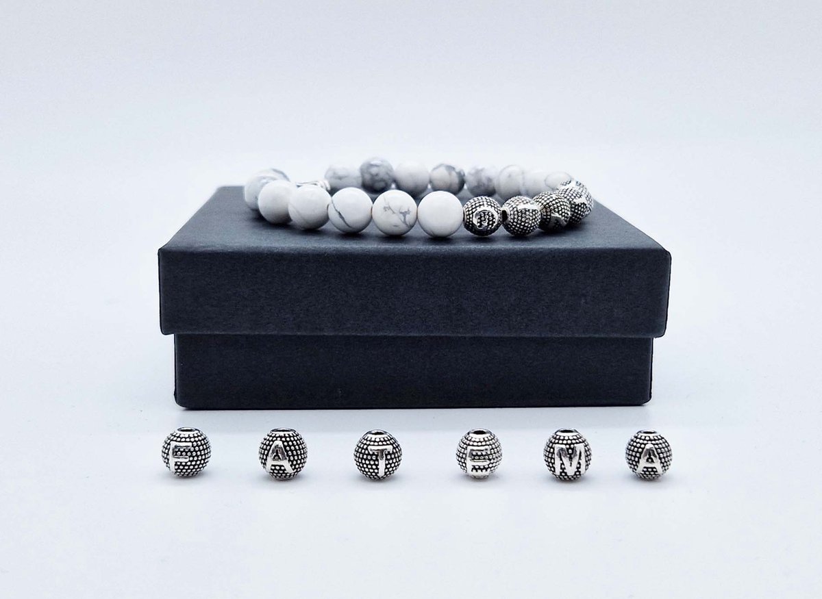 Handgemaakte Natuurstenen armband met metaal naam "Howlite Wit" - Met je naam of de naam van uw geliefde- 8 mm diameter van de korrel- Diameter armband 20 cm - Een mooi cadeau voor familie en vrienden
