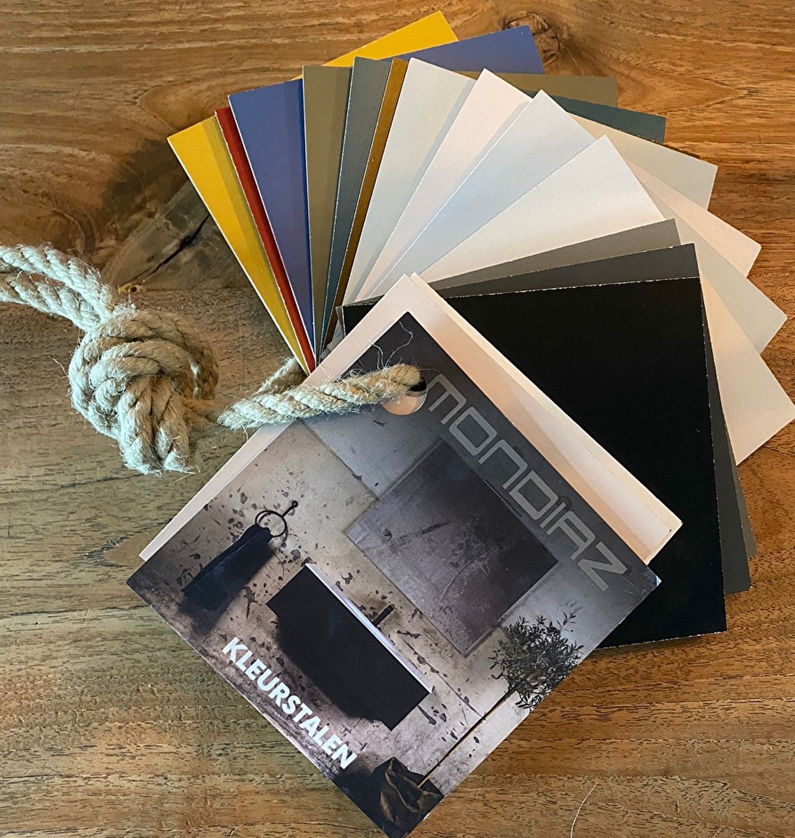MONDIAZ Sample set 1, alle unikleuren voor badmeubels, wastafels en baden