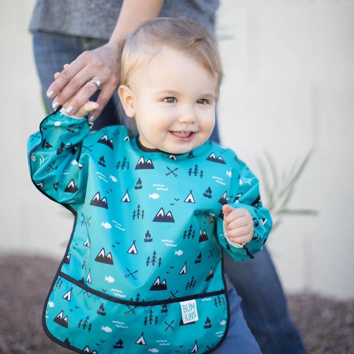 Bumkins - Sleeved Bib Baby Mouwslab – Waterdichte Knoeislab met Mouwen en Opvangbakje – Comfortabele Wasbare Peuterslab – 6 tot 24 maanden – Outdoors