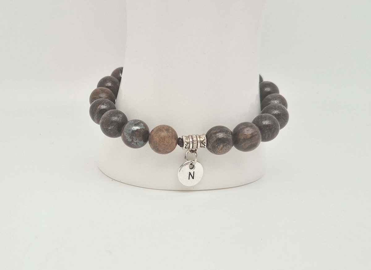 Handgemaakte natuursteen armband met hanger "Letters in cirkel" " Bronzite" -8 mm diameter van de korrel- Diameter armband 20 cm - Kies je favoriete letters- Een mooi cadeau voor familie en vrienden
