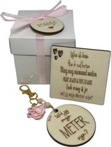 Cadeaudoosje Wil jij mijn METER zijn? | ROZE | Wie ik ben | sleutelhanger | meter vragen | meter worden | peettante vragen | peettante worden | cadeau | doosje met een vraag | geschenkbox