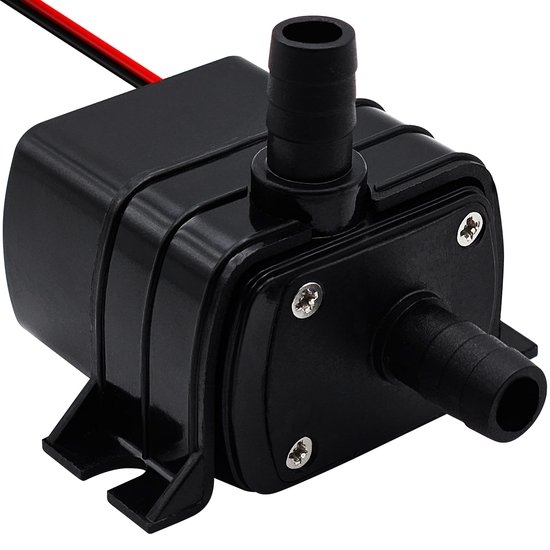 Zwarte, compacte DC waterpomp met twee slangaansluitingen en een rode en zwarte kabel.