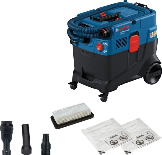 Een blauwe Bosch stofzuiger met accessoires, waaronder een filter, zakken en mondstukken.