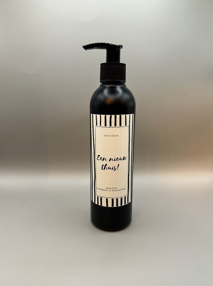 Vivir Sfeer - handzeep - tekst: Een nieuw thuis! - Keuken - Pomp - Geur Sinaasappel - Zeep - 250 ml