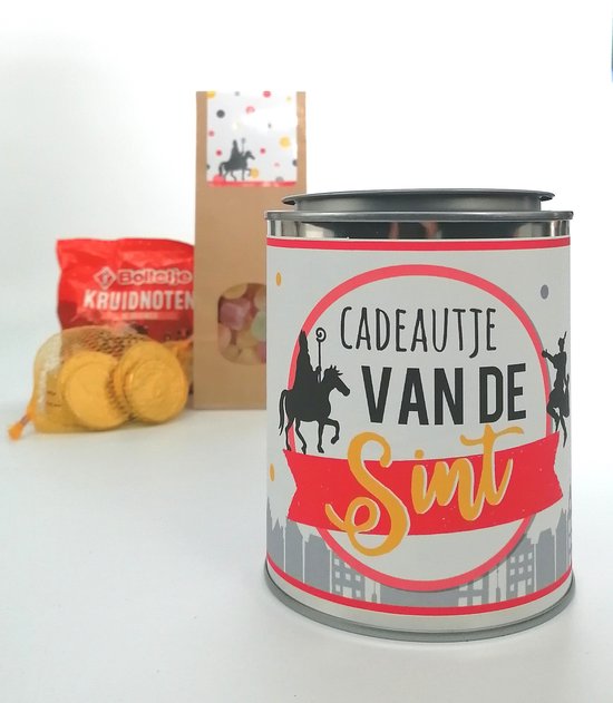 Foto: Cadeautje van de sint cadeaublik bolletje kruidnoten tum tum chocolade munten