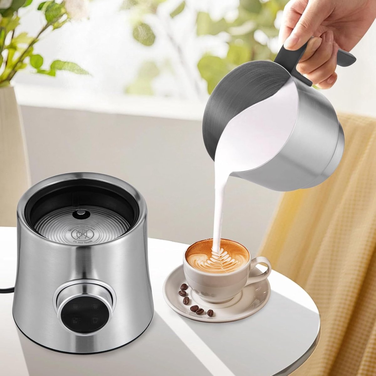 LotaHome - Melkopschuimer met Inductietechniek - Met Digitaal Display - 4-in-1 Elektrische Melkopschuimer - Automatische Melkopschuimer - Cappuccino, Latte, Melk, Chocolademelk - Vaatwasserbestendig - Opschuimen en Verwarmen - 900 ml - RVS - Zilver — cadeau in Kookcadeaus - foto 5