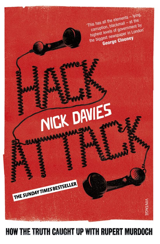 Boekomslag van 'Hack Attack' van Nick Davies, met twee telefoons en de tekst 'The Sunday Times Bestseller'.