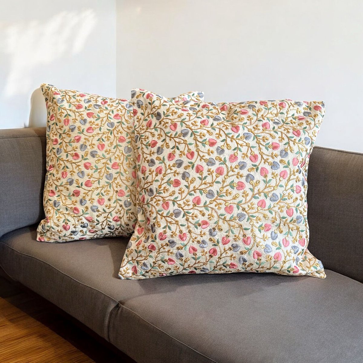Kussens woonkamer - kussenhoes 40 x 40 cm - kussensloop - sierkussens - cushion cover - katoensilk - Kussenhoesjes - 2 stuks - etnisch Indiaas - borduurwerk - embroidery - creme wit - gouden - grijs