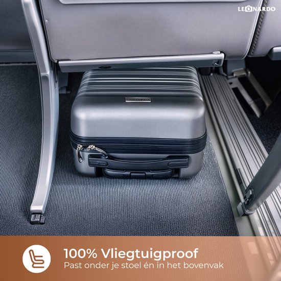 Zilverkleurige Leonardo handbagage koffer, die 100% vliegtuigproof is en onder de stoel en in het bovenvak past.