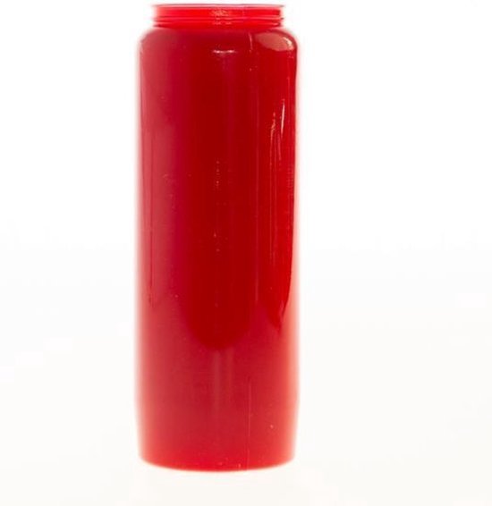Een rode, cilindrische votiefkaars van glas op een witte achtergrond.