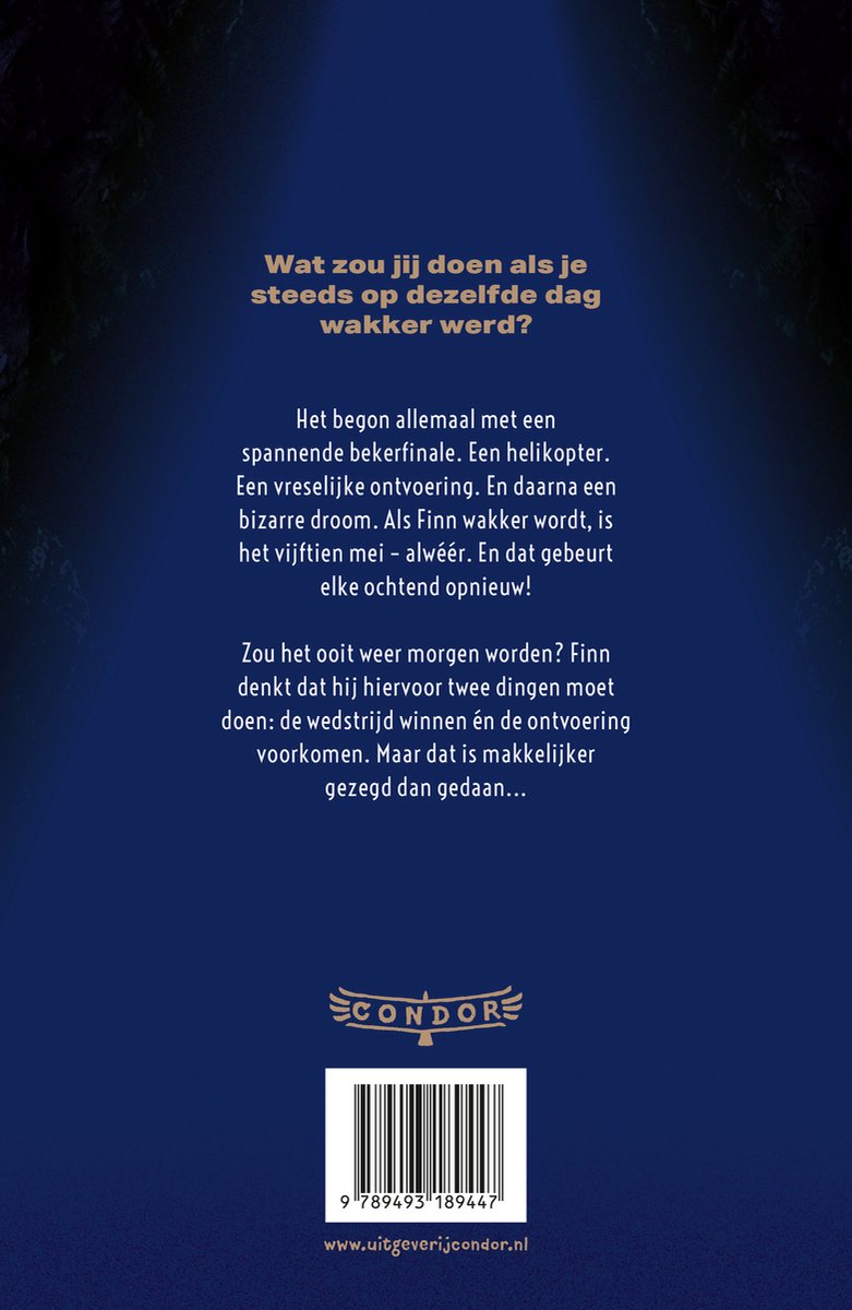 Blauwe achterkant van een boek met tekst en een barcode. Titel "Nog één dag".
