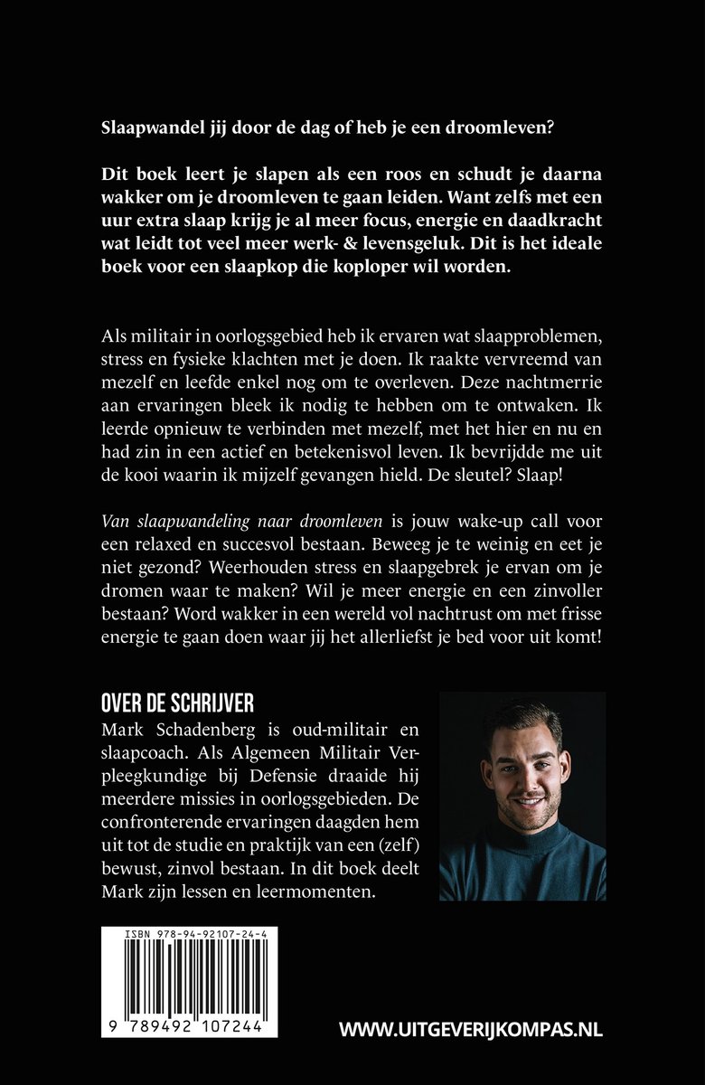 Boekomslag met een man die op een bed zit.ISBN 9789492107244. www.uitgeverijkkompas.nl