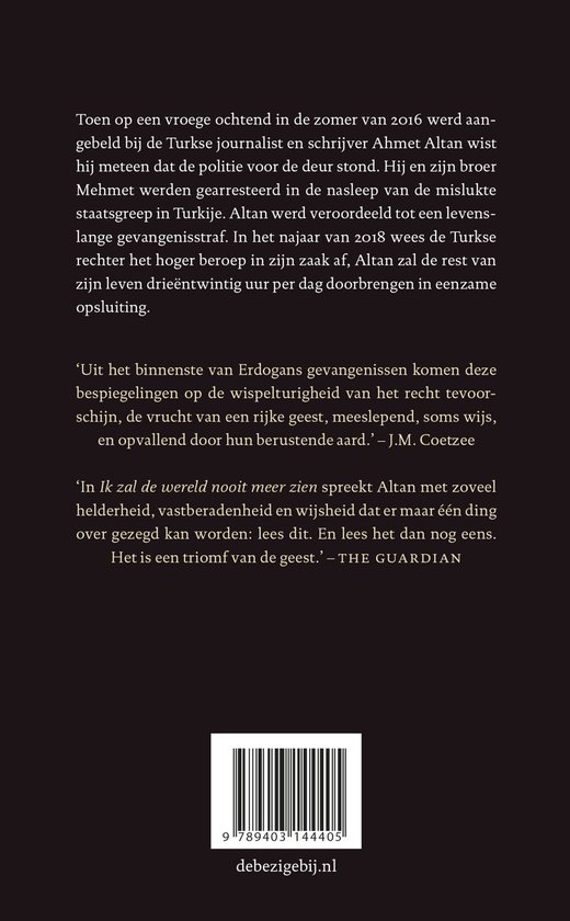 Achterkant van een boek met een samenvatting van de inhoud, citaten en een afbeelding van een bijen.