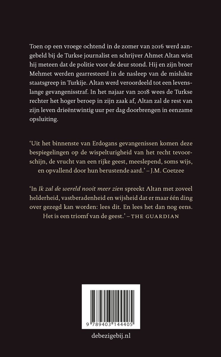 Achterkant van een boek met een samenvatting van de inhoud, citaten en een afbeelding van een bijen.