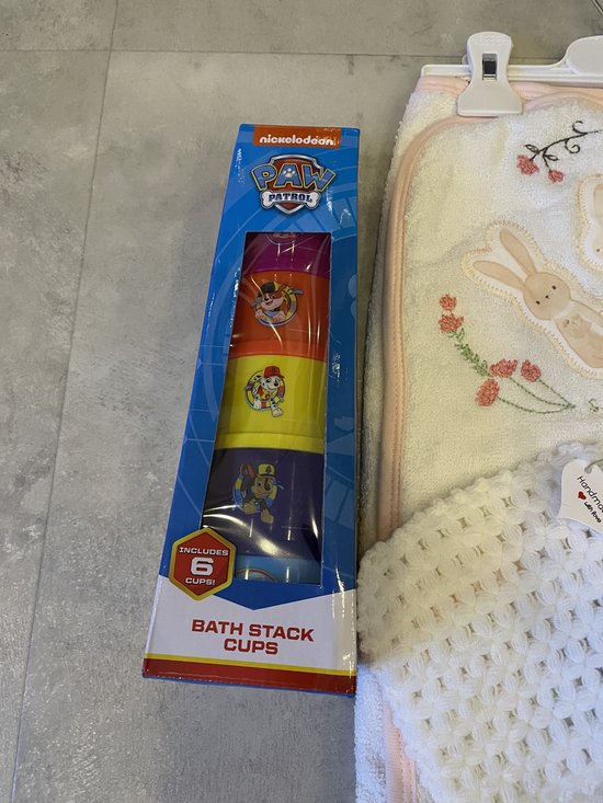 Maminobaby.nl geschenkset | gehaakte washandje | badcape | Paw Patrol bad stapelbekers | Paw Patrol badboekje | Babyshower | Kraamcadeau — afbeelding 3