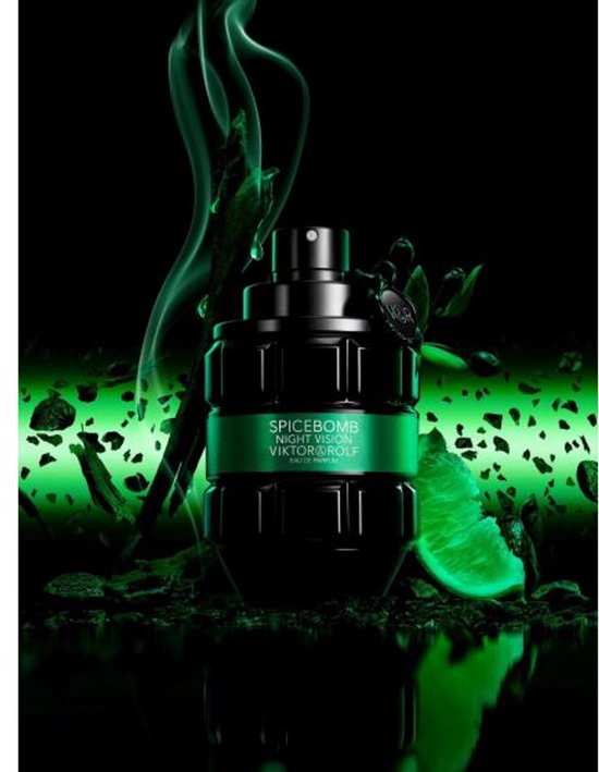 Viktor & Rolf Spicebomb Night Vision parfumfles in de vorm van een granaat, met groene rook en limoen.