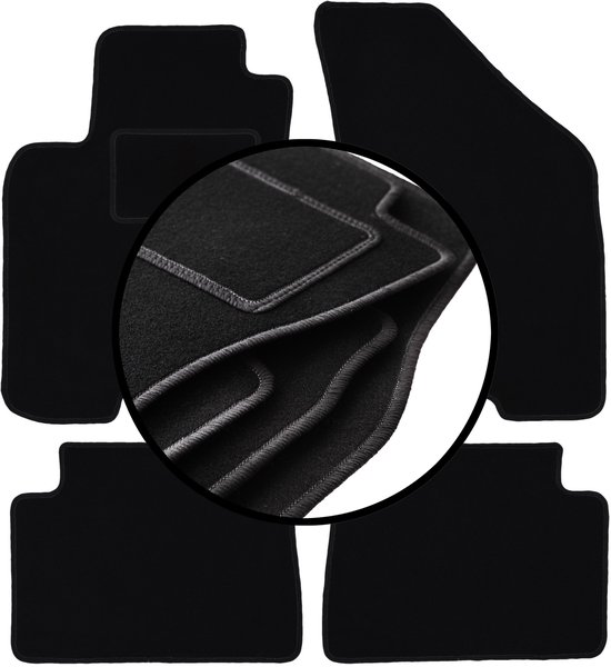 Ensemble de tapis de voiture en velours noir, composé de 4 tapis, avec gros plan central sur les coutures.