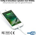 Witte WiseQ Lightning kabel laadt een zilveren iPhone 100% op. CE en USB gecertificeerd.