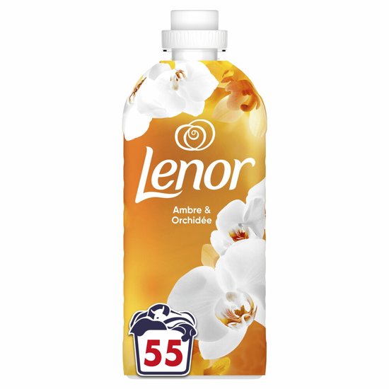 Bouteille d'adoucissant Lenor parfum Ambre & Orchidée, 55 lavages. Entourée de fleurs.
