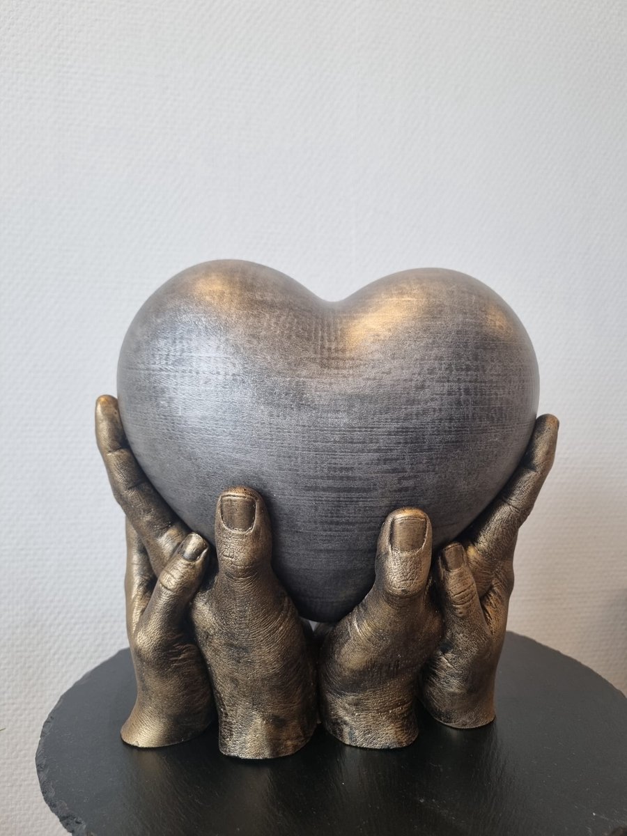 Hart urn gedragen op 4 handen - oud zilver, goud - 3,3 liter