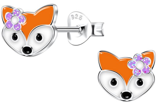 Boucles d'oreilles renard argentées avec détails orange, blancs et noirs, ornées d'une fleur violette scintillante.