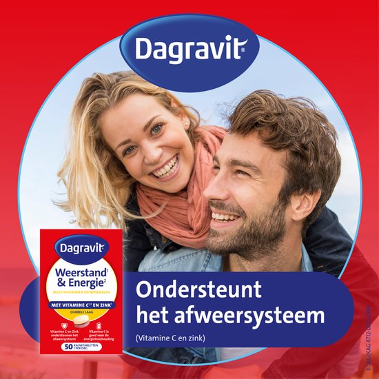 Lachend stel op de achtergrond, met op de voorgrond Dagravit verpakking en tekst "Ondersteunt het afweersysteem (Vitamine C en zink)".