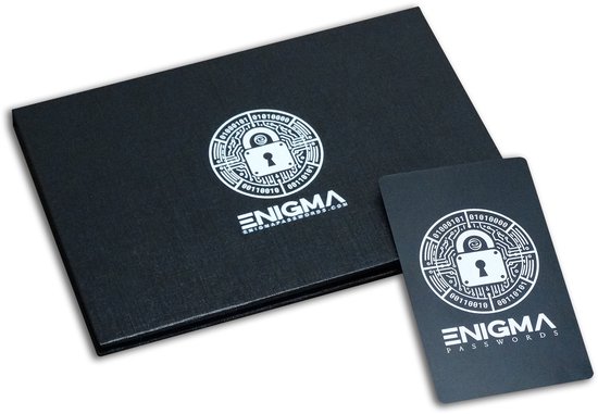 Zwarte geschenkdoos met 'Enigma Passwords'-logo en een metalen kaart ernaast.
